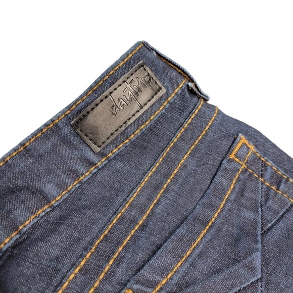 Daytrip Lynx Flare Leg  Jeans - Picture 3 of 6